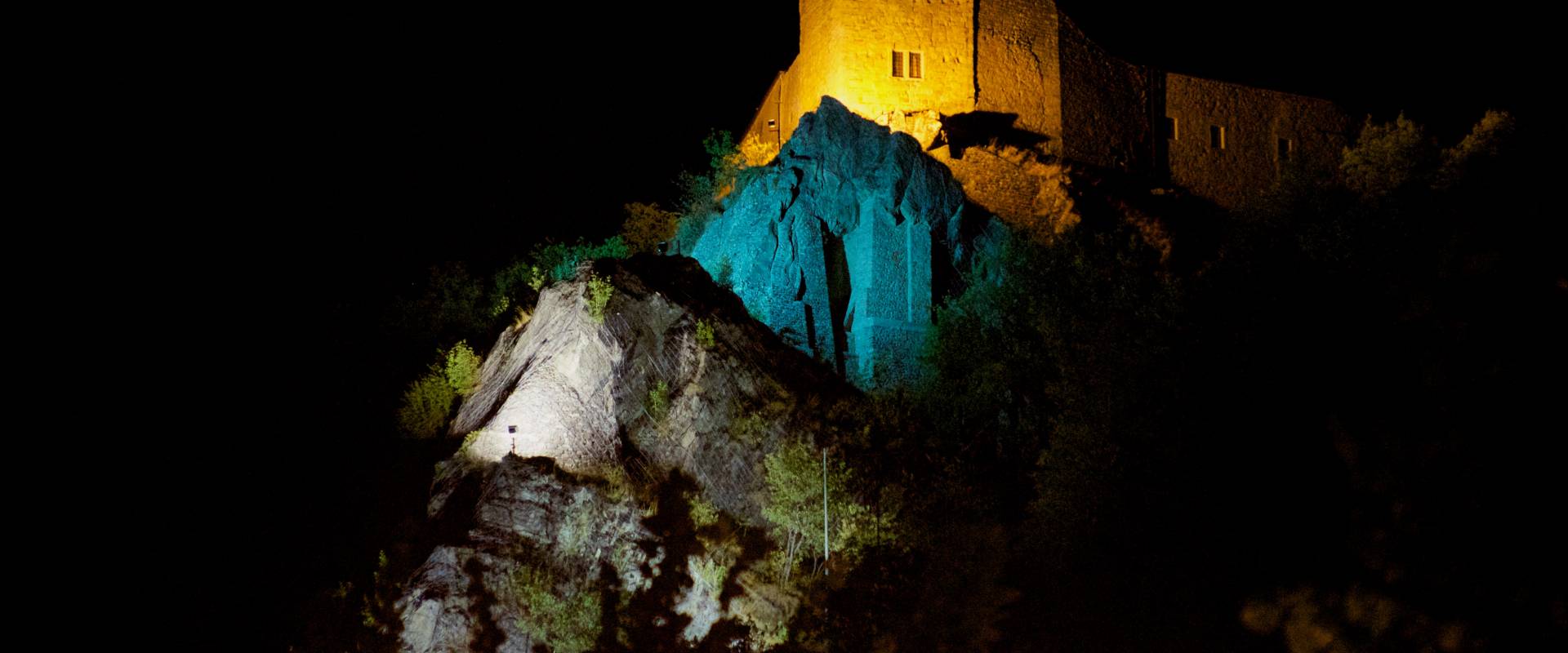 Castello di Sestola (vista notturna) foto di Massimiliano Marsiglietti